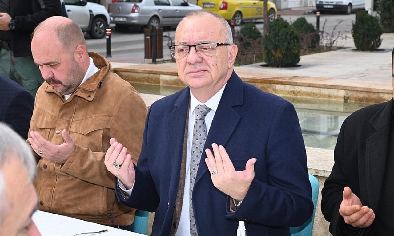 MHP’li Öner için Kula’da lokma hayrı düzenlendi